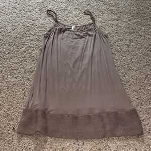 Light brown layering tank